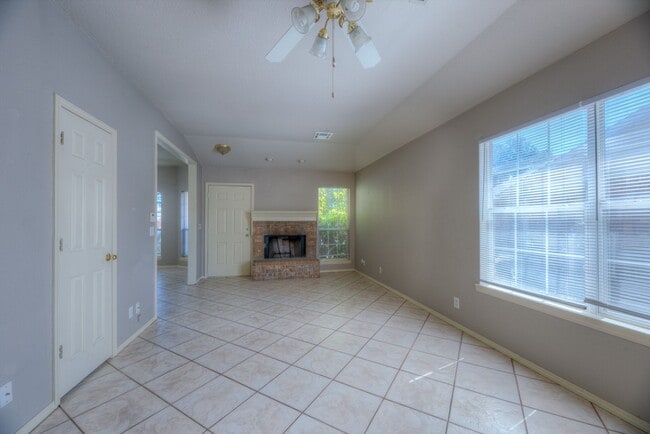 Building Photo - FOR LEASE | Bixby Schools | 3 bed 2 bath -...