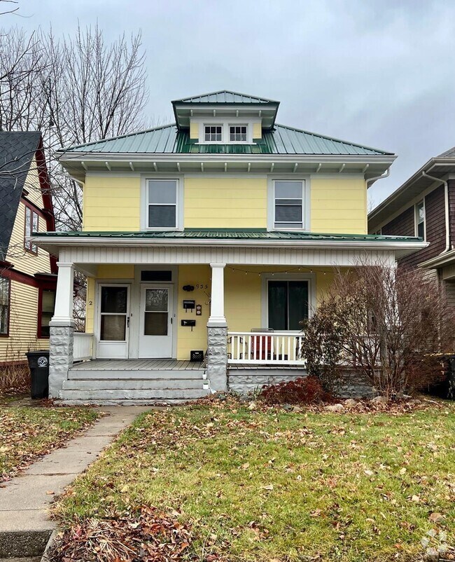 Columbia Avenue Historic District Apartments under 800 Fort Wayne
