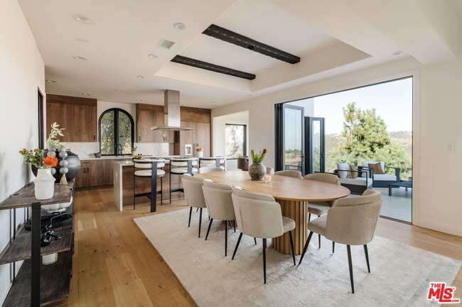 Foto del edificio - 1666 Summitridge Dr