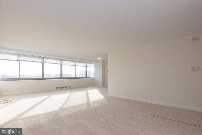 Foto del edificio - 2401 Pennsylvania Ave