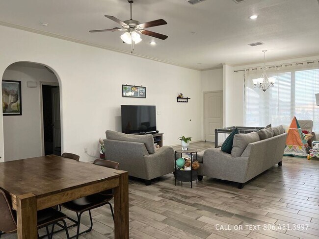 Building Photo - Beautiful 3/2 in North Point.  Pet Friendly!