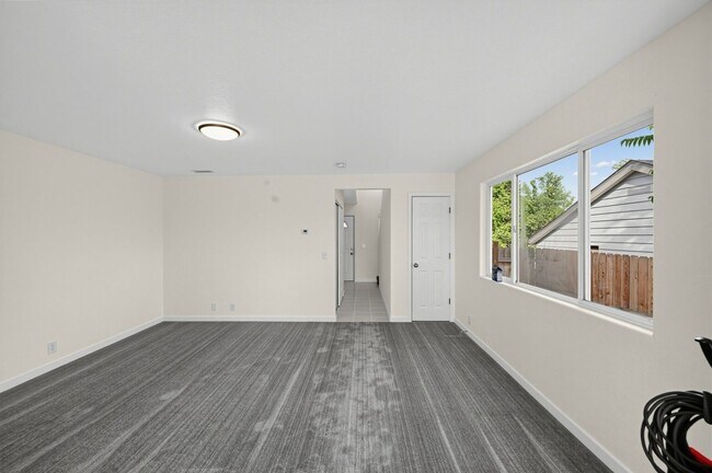 Building Photo - 6744 Hooker St