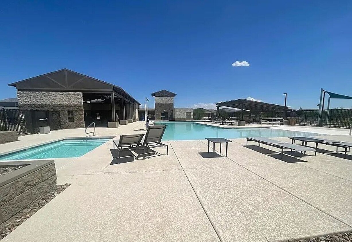 Primary Photo - 35185 W Vera Cruz Dr