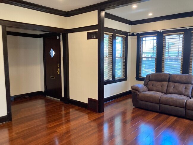 Building Photo - 4830 N Tripp Ave