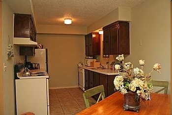 Kitchen - Parkwood Apartments