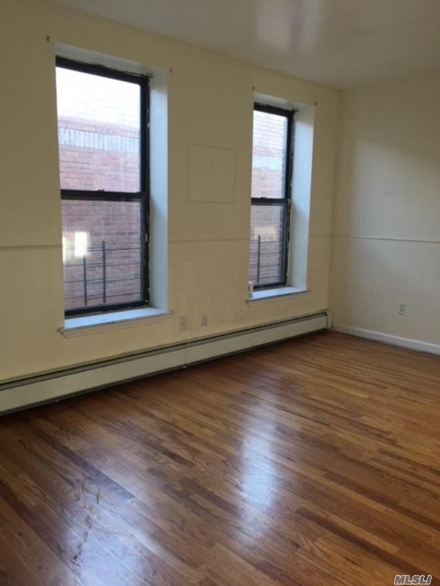 Building Photo - 554 Chester St