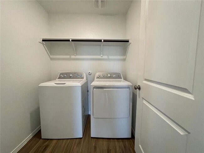 Foto del edificio - 216 Arnage Dr