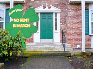 Building Photo - 2130 NE Clackamas St