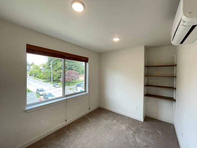Building Photo - Great Townhome For Rent