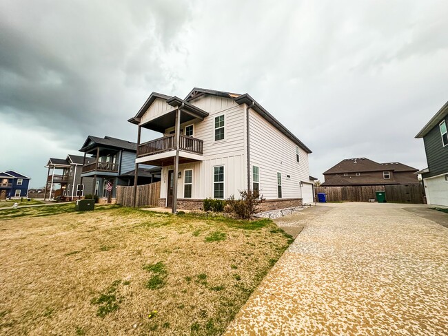 Building Photo - 1733 W Whitney Ln