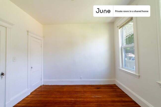 Foto del edificio - Room in Shared 5 bed/2 bath home in Dorchester Center