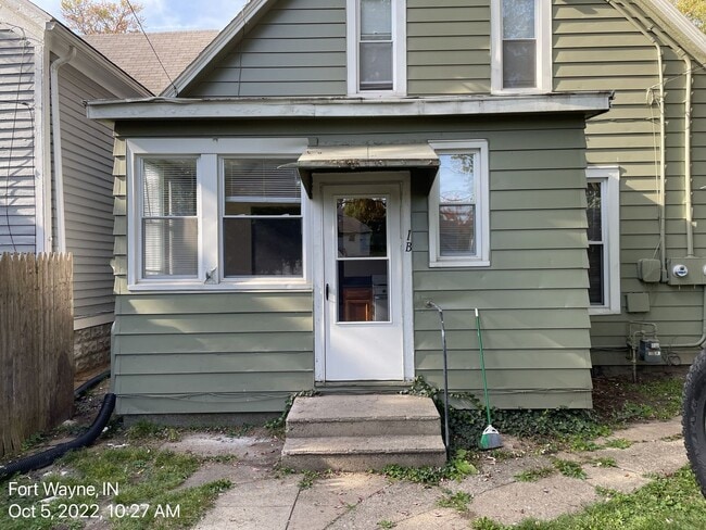 Building Photo - 832 Columbia Ave