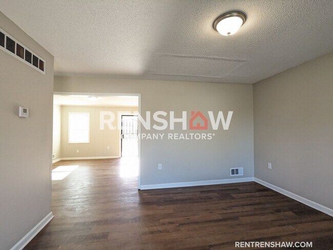Foto del edificio - 3311 Keystone - 3 Bed / 1.5 Bath  - Half O...