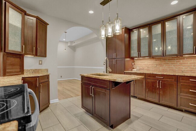 Foto del edificio - Chic City Living at 2308 E Fairmont Ave!