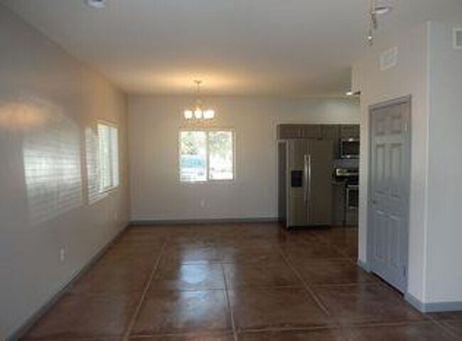 Building Photo - Beautiful Single family home on Flower