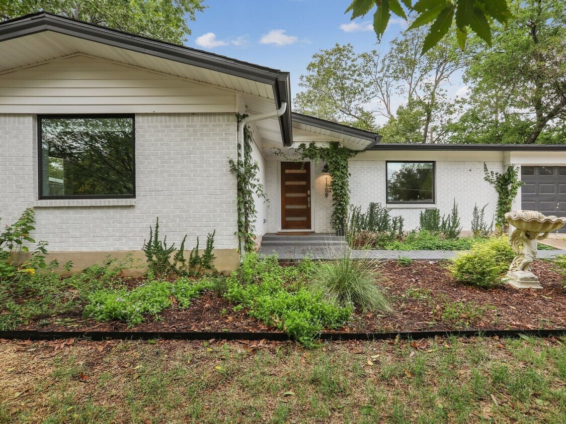 Foto principal - 1109 Sahara Ave
