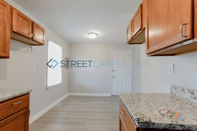 Foto del edificio - SIGN LEASE BY 2/28 AND GET $250 OFF FIRST ...