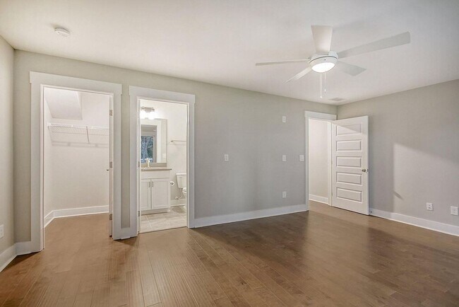 Foto del edificio - Available April 10th. Great 3 BR/3.5 BA Townhouse in Park Circle!