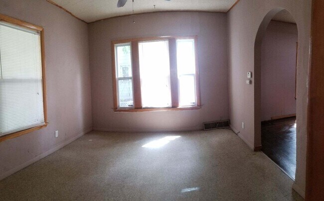 Building Photo - 331 Sumner St