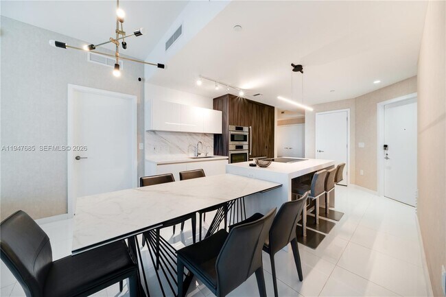 Building Photo - 851 NE 1st Ave