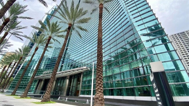 Building Photo - 1395 Brickell Ave