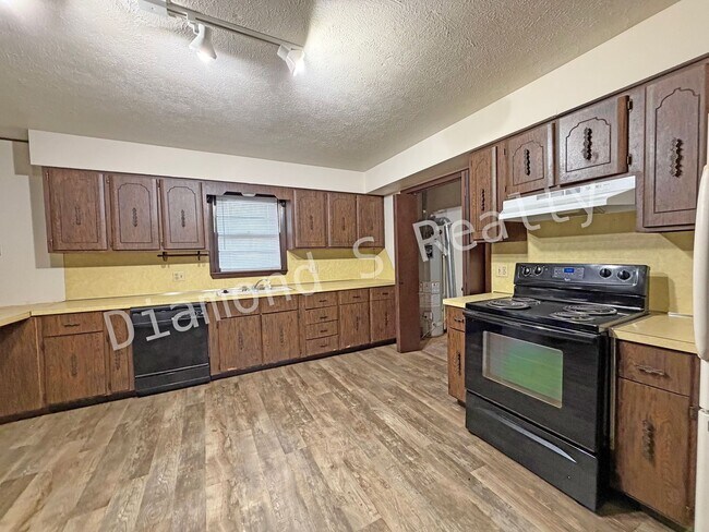 Foto del edificio - 3 Bedroom Home Located Near Sunset & Campbell