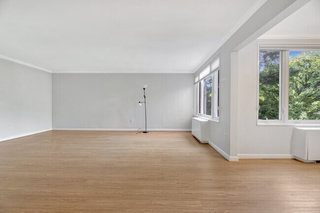 Foto del edificio - 2400 41st St NW