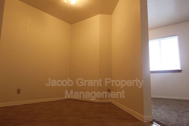 Building Photo - 627 Hoopes Ave