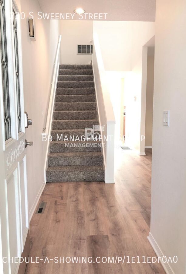 Building Photo - Gorgeous John's Landing Townhome- Luxuriou...