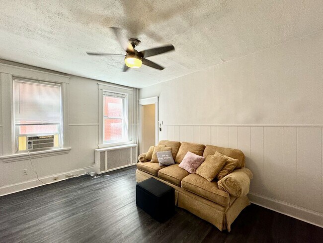 Foto del edificio - 5 bed/2 bath Mins. from UC Campus for Only...