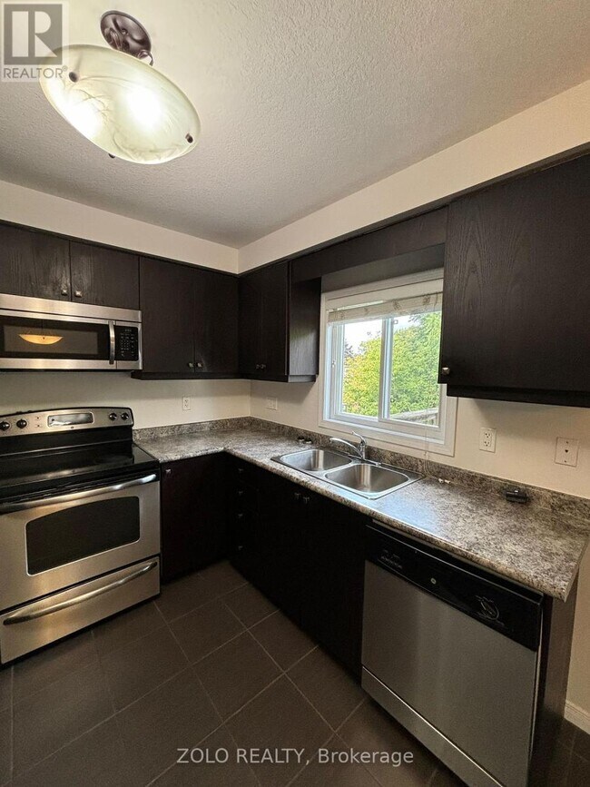 Photo du bâtiment - 750-750 Lawrence St