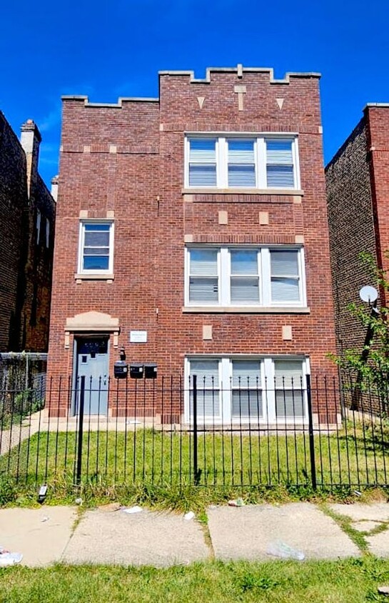 Foto principal - 4446 W Walton St