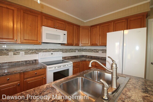 Building Photo - 3 br, 1 bath House - 308 Grover Moore Place