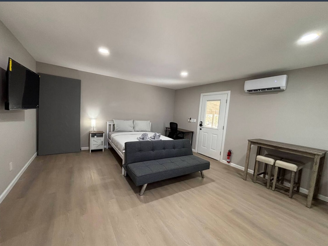 Building Photo - CWA5