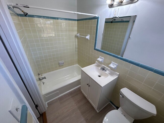 Foto del edificio - Charming Cul-de-Sac Brick Home | 3BR + Bonus Room | 2 Full Baths