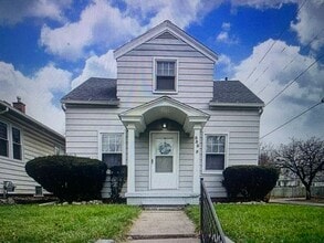 Building Photo - 555 Woodsdale Ave