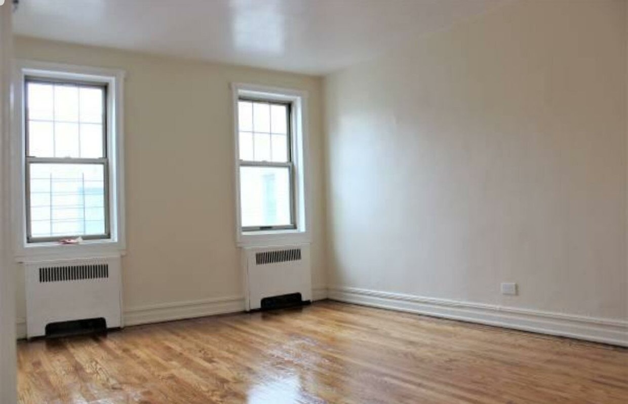 Primary Photo - 160 E 18th St