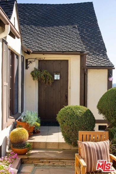 Building Photo - 755 Luton Dr