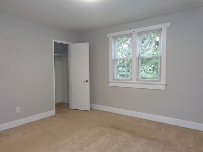 Building Photo - Townhomes at West Little Creek