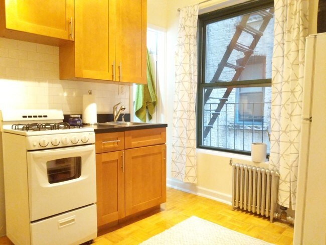 Building Photo - 262 6th Ave