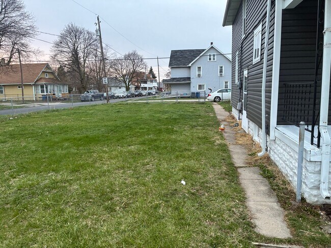 Foto del edificio - 1305 Mott Ave