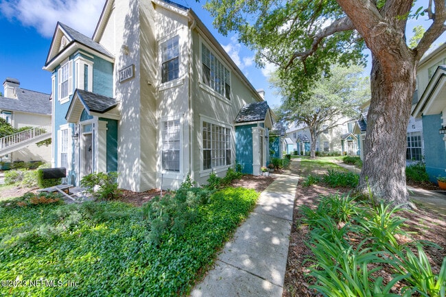 Building Photo - 13703 Richmond Park Dr N