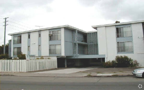Foto del edificio - 1215 Woodside Rd