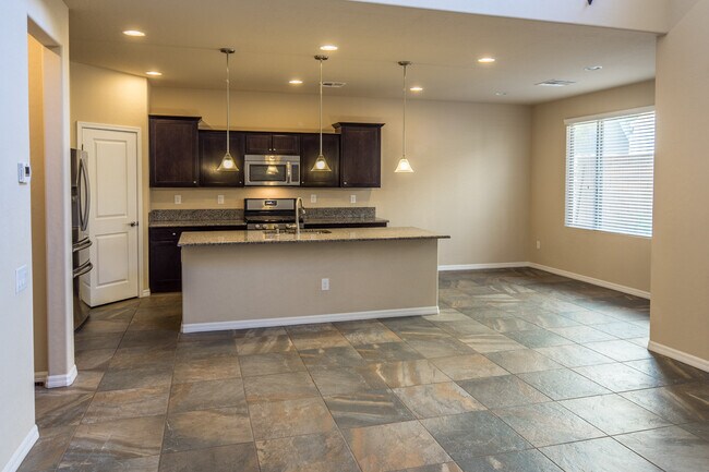 Foto del edificio - ABSOLUTELY STUNNING HOME IN POSH DOWNTOWN SUMMERLIN!