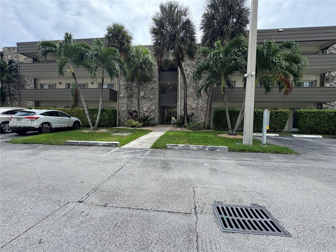 Primary Photo - 8315 SW 72nd Ave