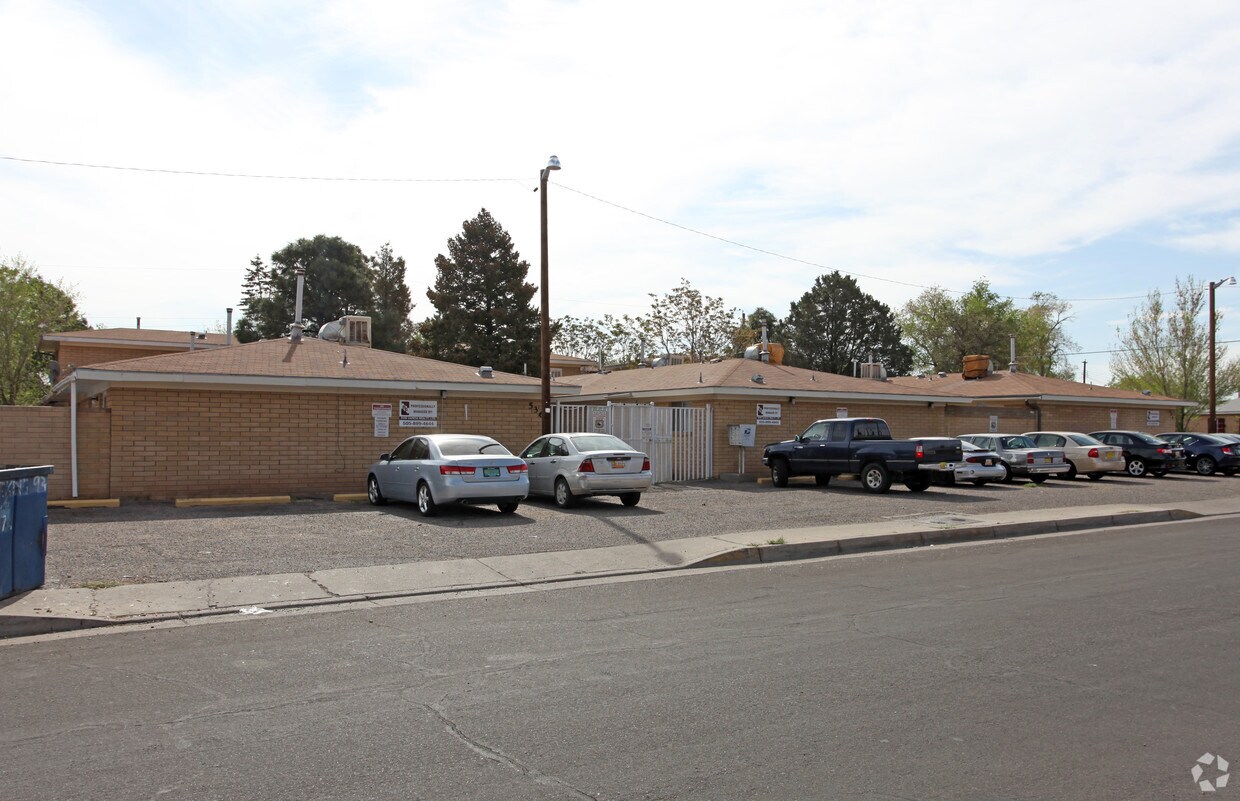 Building Photo - 536-544 Madeira Dr SE