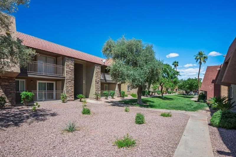 Foto del edificio - 4921 River Glen Dr