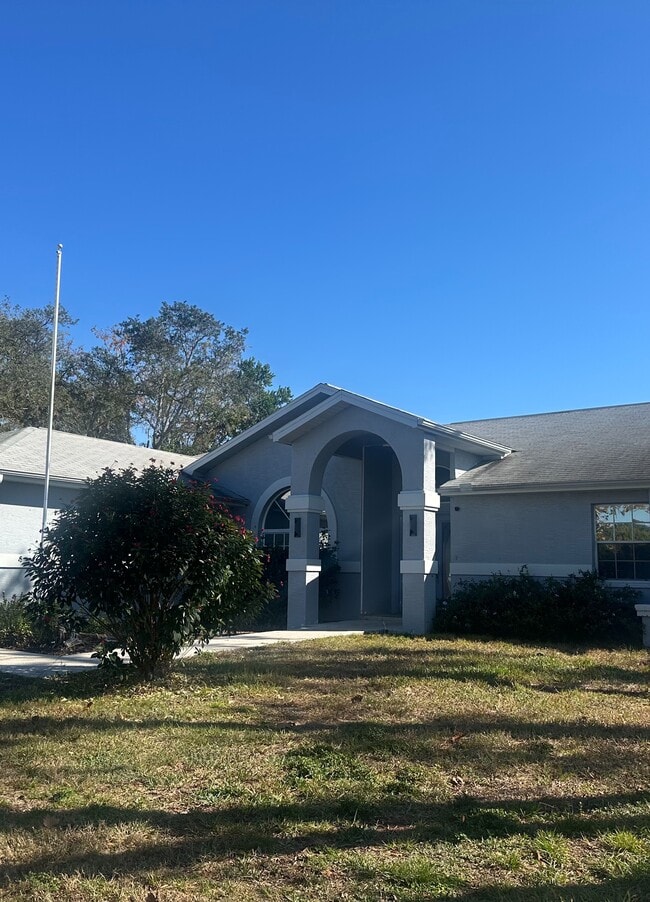 Building Photo - 10146 Vancouver Rd