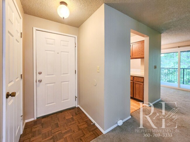 Building Photo - Upstairs Condo at The Narrows – Pool, Club...