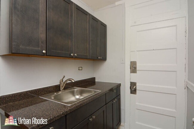 Foto del edificio - 3261 W Wrightwood Ave